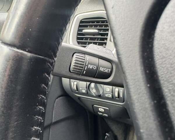 Білий Вольво B60, об'ємом двигуна 2.4 л та пробігом 200 тис. км за 10650 $, фото 56 на Automoto.ua