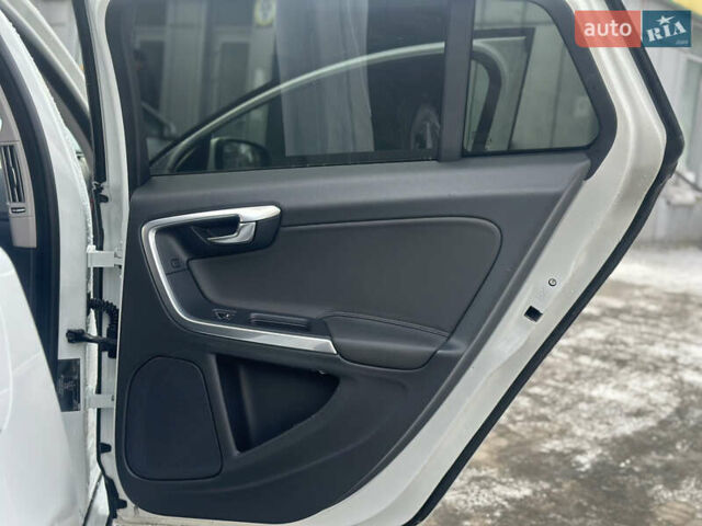 Белый Вольво B60, объемом двигателя 2.4 л и пробегом 203 тыс. км за 12699 $, фото 24 на Automoto.ua