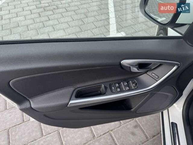 Білий Вольво B60, об'ємом двигуна 2.4 л та пробігом 200 тис. км за 10650 $, фото 33 на Automoto.ua