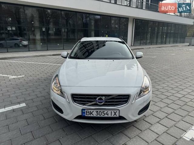 Білий Вольво B60, об'ємом двигуна 2.4 л та пробігом 200 тис. км за 10650 $, фото 13 на Automoto.ua