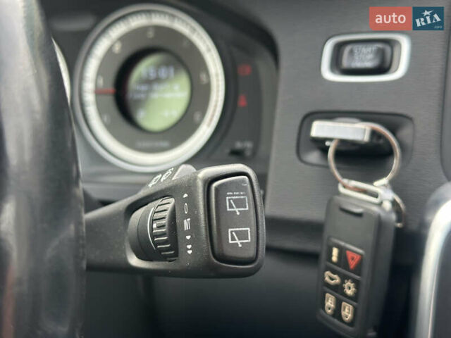 Белый Вольво B60, объемом двигателя 2.4 л и пробегом 203 тыс. км за 12699 $, фото 45 на Automoto.ua