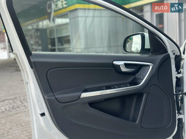 Белый Вольво B60, объемом двигателя 2.4 л и пробегом 203 тыс. км за 12699 $, фото 26 на Automoto.ua