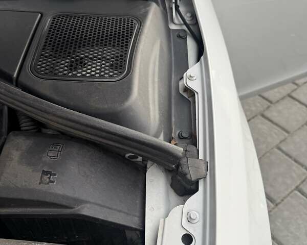 Білий Вольво B60, об'ємом двигуна 2.4 л та пробігом 200 тис. км за 10650 $, фото 30 на Automoto.ua