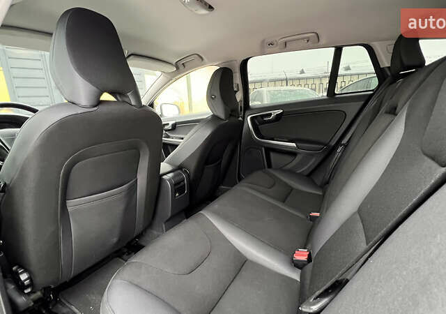 Белый Вольво B60, объемом двигателя 2.4 л и пробегом 203 тыс. км за 12600 $, фото 59 на Automoto.ua