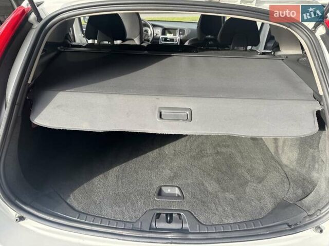 Білий Вольво B60, об'ємом двигуна 2.4 л та пробігом 200 тис. км за 10650 $, фото 36 на Automoto.ua