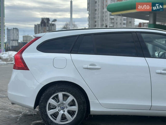 Белый Вольво B60, объемом двигателя 2.4 л и пробегом 203 тыс. км за 12699 $, фото 17 на Automoto.ua