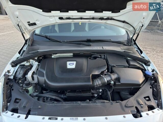 Білий Вольво B60, об'ємом двигуна 2 л та пробігом 265 тис. км за 12899 $, фото 56 на Automoto.ua