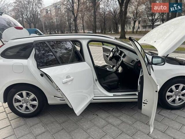 Білий Вольво B60, об'ємом двигуна 2.4 л та пробігом 200 тис. км за 10650 $, фото 24 на Automoto.ua