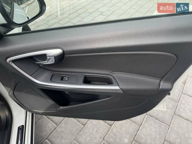 Білий Вольво B60, об'ємом двигуна 2.4 л та пробігом 200 тис. км за 10650 $, фото 46 на Automoto.ua