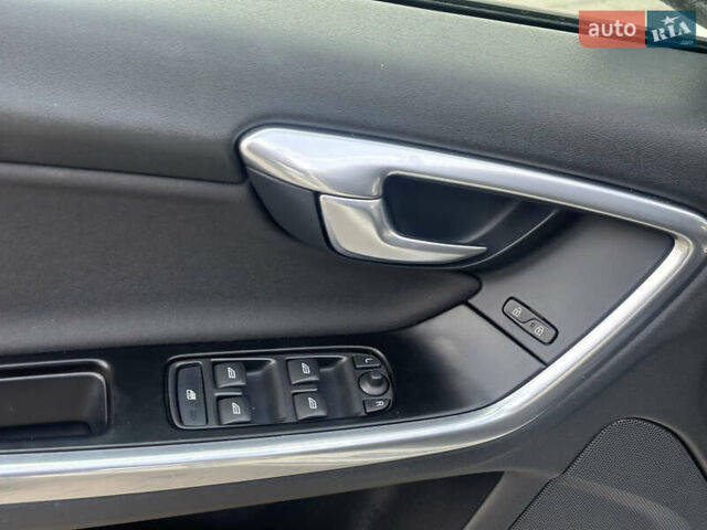 Белый Вольво B60, объемом двигателя 2.4 л и пробегом 203 тыс. км за 12699 $, фото 33 на Automoto.ua