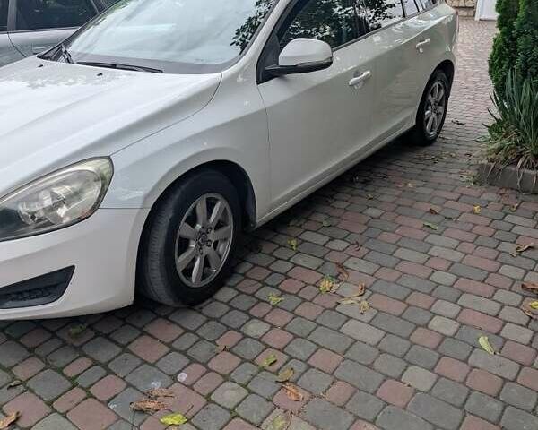 Белый Вольво B60, объемом двигателя 2 л и пробегом 220 тыс. км за 9500 $, фото 7 на Automoto.ua