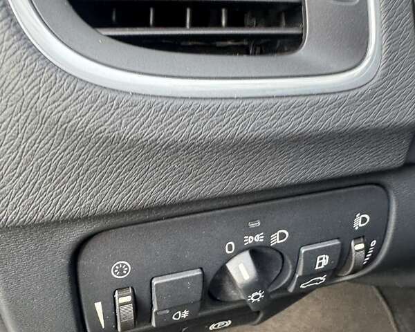 Білий Вольво B60, об'ємом двигуна 2.4 л та пробігом 200 тис. км за 10650 $, фото 51 на Automoto.ua