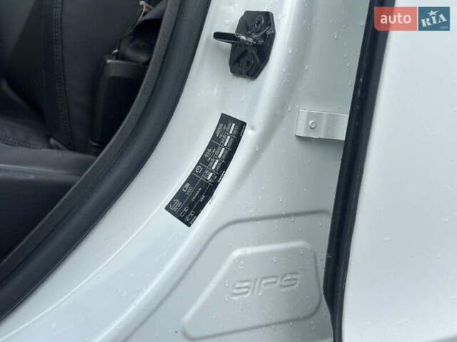 Белый Вольво B60, объемом двигателя 2.4 л и пробегом 203 тыс. км за 12699 $, фото 51 на Automoto.ua