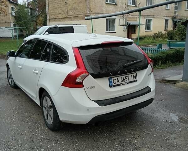 Білий Вольво B60, об'ємом двигуна 1.98 л та пробігом 250 тис. км за 8900 $, фото 2 на Automoto.ua