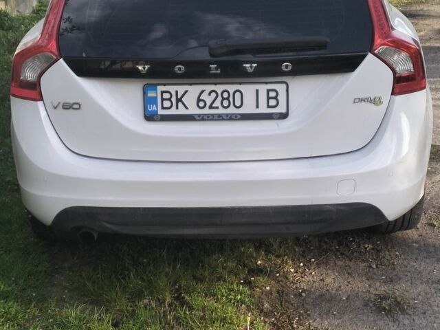 Белый Вольво B60, объемом двигателя 1.6 л и пробегом 253 тыс. км за 9200 $, фото 3 на Automoto.ua