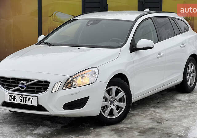 Белый Вольво B60, объемом двигателя 2.4 л и пробегом 203 тыс. км за 12600 $, фото 12 на Automoto.ua