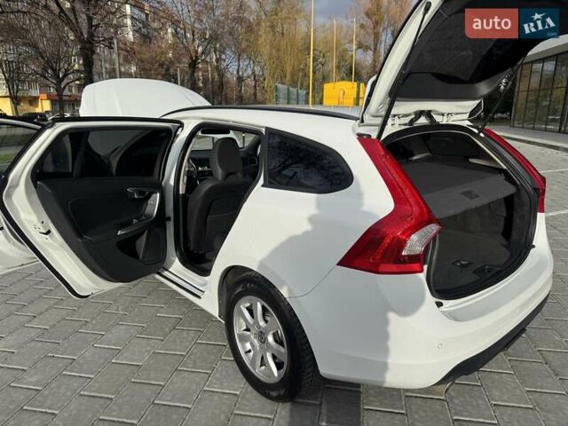 Білий Вольво B60, об'ємом двигуна 2.4 л та пробігом 200 тис. км за 10650 $, фото 22 на Automoto.ua