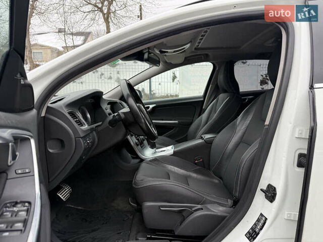 Белый Вольво B60, объемом двигателя 2.4 л и пробегом 234 тыс. км за 12600 $, фото 14 на Automoto.ua