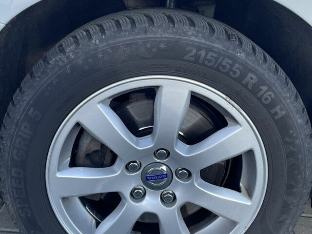 Белый Вольво B60, объемом двигателя 2 л и пробегом 280 тыс. км за 10300 $, фото 3 на Automoto.ua