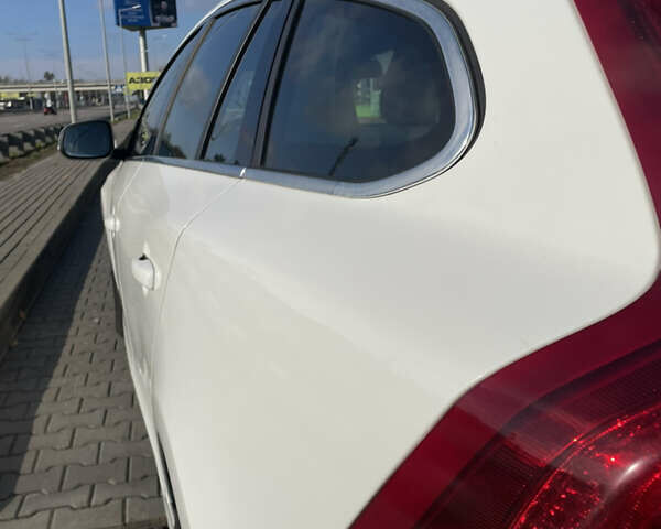 Белый Вольво B60, объемом двигателя 2 л и пробегом 280 тыс. км за 10300 $, фото 11 на Automoto.ua