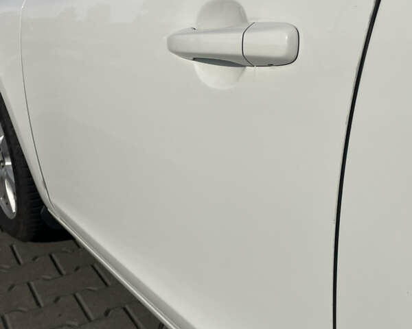 Белый Вольво B60, объемом двигателя 2 л и пробегом 280 тыс. км за 10300 $, фото 6 на Automoto.ua