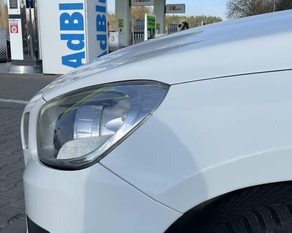 Белый Вольво B60, объемом двигателя 2 л и пробегом 280 тыс. км за 10300 $, фото 2 на Automoto.ua