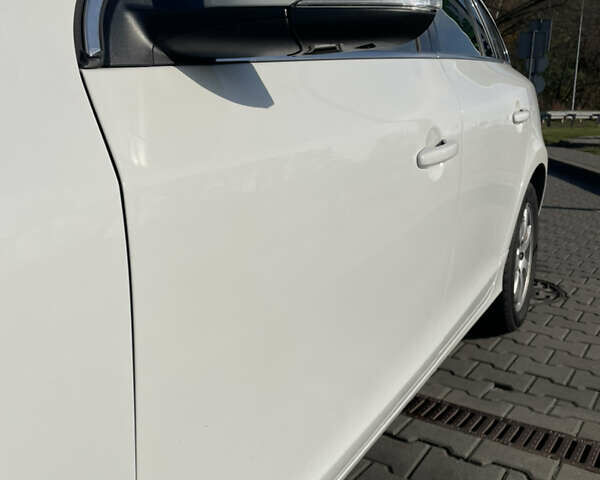 Белый Вольво B60, объемом двигателя 2 л и пробегом 280 тыс. км за 10300 $, фото 5 на Automoto.ua