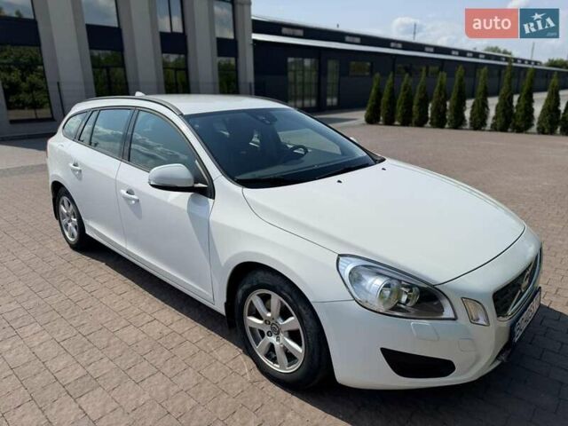 Белый Вольво B60, объемом двигателя 1.6 л и пробегом 211 тыс. км за 9500 $, фото 19 на Automoto.ua