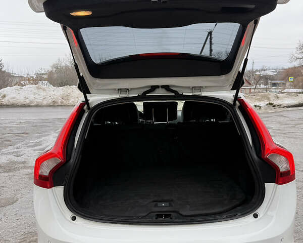 Білий Вольво B60, об'ємом двигуна 2.4 л та пробігом 234 тис. км за 12999 $, фото 39 на Automoto.ua