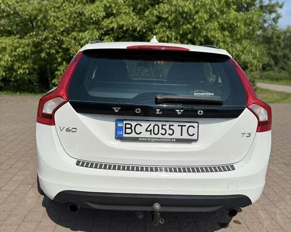 Белый Вольво B60, объемом двигателя 1.6 л и пробегом 211 тыс. км за 9500 $, фото 4 на Automoto.ua