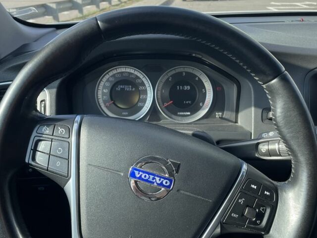 Белый Вольво B60, объемом двигателя 2 л и пробегом 280 тыс. км за 10300 $, фото 7 на Automoto.ua