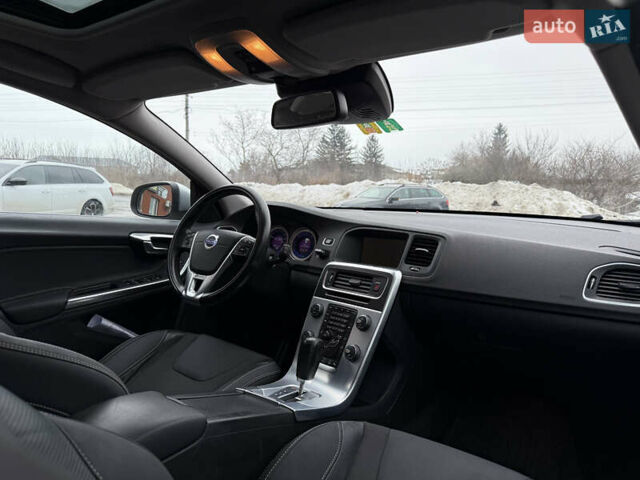 Білий Вольво B60, об'ємом двигуна 2.4 л та пробігом 234 тис. км за 12999 $, фото 32 на Automoto.ua