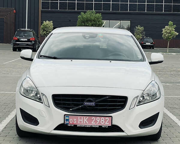 Білий Вольво B60, об'ємом двигуна 2 л та пробігом 280 тис. км за 11000 $, фото 1 на Automoto.ua