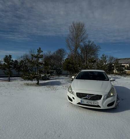 Білий Вольво B60, об'ємом двигуна 1.56 л та пробігом 335 тис. км за 10000 $, фото 1 на Automoto.ua