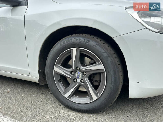 Білий Вольво B60, об'ємом двигуна 1.56 л та пробігом 287 тис. км за 9300 $, фото 12 на Automoto.ua