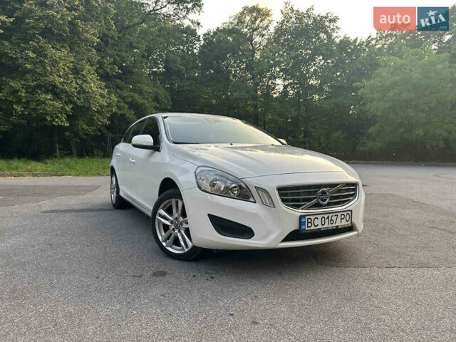 Белый Вольво B60, объемом двигателя 1.56 л и пробегом 215 тыс. км за 10400 $, фото 8 на Automoto.ua