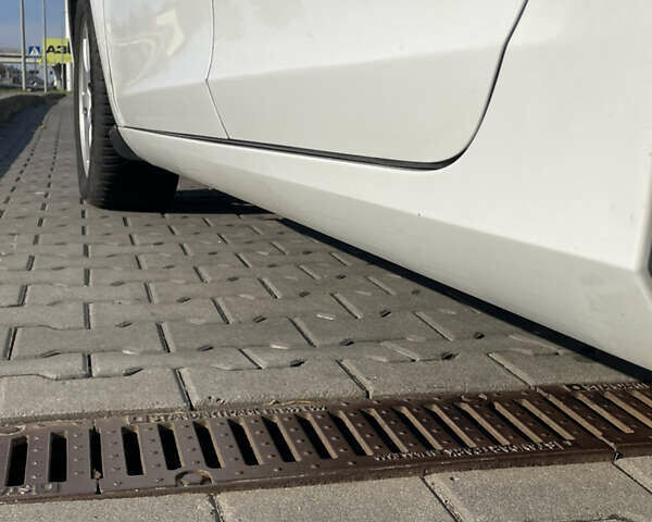 Белый Вольво B60, объемом двигателя 2 л и пробегом 280 тыс. км за 10300 $, фото 8 на Automoto.ua