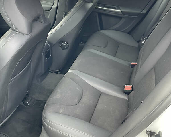 Белый Вольво B60, объемом двигателя 2 л и пробегом 287 тыс. км за 9700 $, фото 17 на Automoto.ua