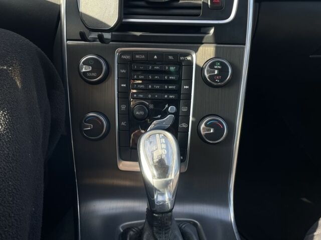 Белый Вольво B60, объемом двигателя 2 л и пробегом 280 тыс. км за 10300 $, фото 5 на Automoto.ua