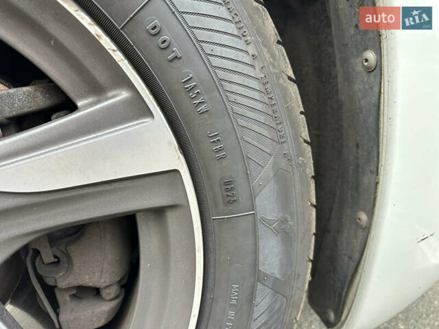 Білий Вольво B60, об'ємом двигуна 1.56 л та пробігом 287 тис. км за 9300 $, фото 13 на Automoto.ua