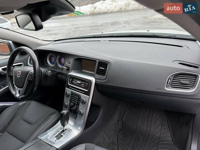 Білий Вольво B60, об'ємом двигуна 2.4 л та пробігом 234 тис. км за 12999 $, фото 37 на Automoto.ua