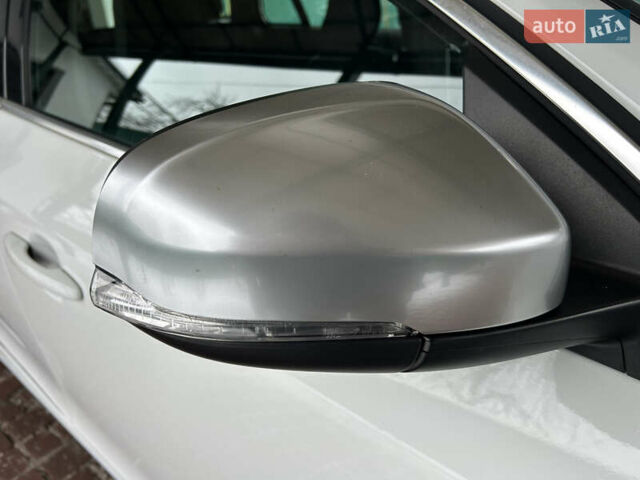 Белый Вольво B60, объемом двигателя 2.4 л и пробегом 160 тыс. км за 13900 $, фото 25 на Automoto.ua