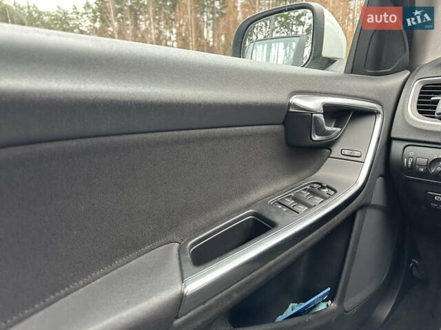 Білий Вольво B60, об'ємом двигуна 1.56 л та пробігом 287 тис. км за 9300 $, фото 17 на Automoto.ua