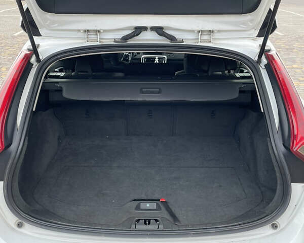 Белый Вольво B60, объемом двигателя 2 л и пробегом 287 тыс. км за 9700 $, фото 15 на Automoto.ua