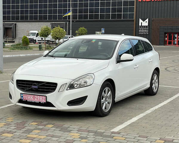 Белый Вольво B60, объемом двигателя 2 л и пробегом 279 тыс. км за 11000 $, фото 31 на Automoto.ua