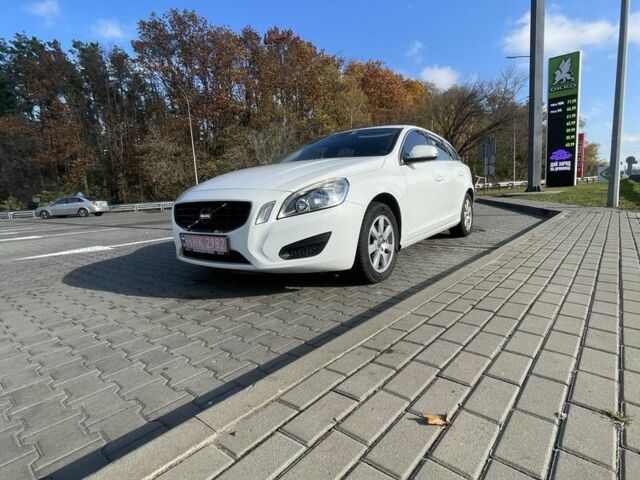 Белый Вольво B60, объемом двигателя 2 л и пробегом 280 тыс. км за 10300 $, фото 2 на Automoto.ua