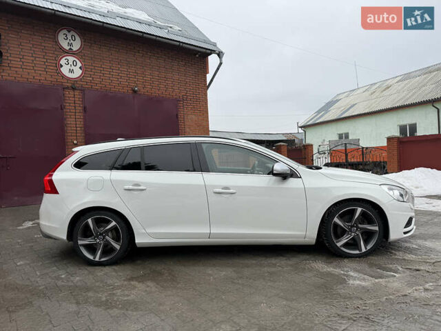 Белый Вольво B60, объемом двигателя 2.4 л и пробегом 234 тыс. км за 12700 $, фото 10 на Automoto.ua