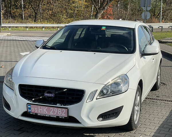 Белый Вольво B60, объемом двигателя 2 л и пробегом 280 тыс. км за 10300 $, фото 37 на Automoto.ua