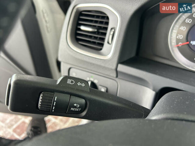 Белый Вольво B60, объемом двигателя 2.4 л и пробегом 160 тыс. км за 13900 $, фото 48 на Automoto.ua