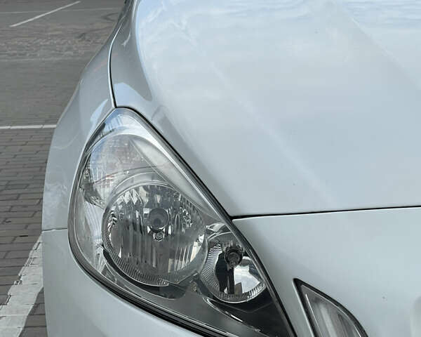 Белый Вольво B60, объемом двигателя 2 л и пробегом 287 тыс. км за 9700 $, фото 6 на Automoto.ua